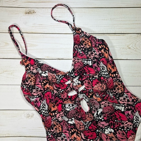 L*Space | Topanga One Piece Swimsuit In Wings N Things Butterfly Print | S - Picture 6 of 13